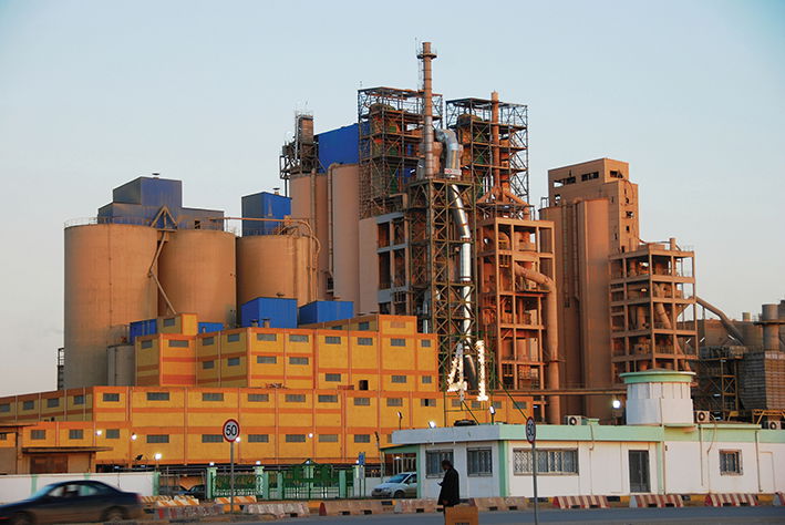 Hungarian representatives in discussions on establishing Libyan cement plant