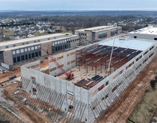 US non-residential construction spending closes 2025 flat