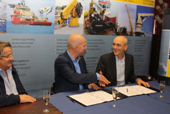 Agreement signing between Van Aalst Bulk Handling and Heila Cranes