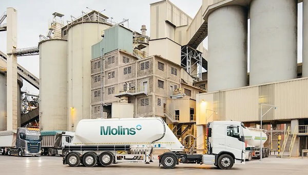 Molins shareholders approve board renewal and stock market listing plan