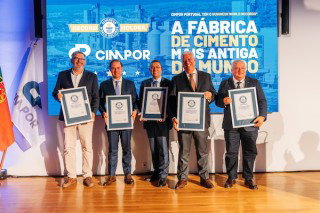 Legend from left to right: Fernando Paulo Ferreira (Mayor of Vila Franca de Xira), Hugo Espírito Santo (Secretary of State for Infrastructure), Suat Çalbiyik (Chairman CIMPOR Global Holdings), Pedro Reis (VP of the Strategic Advisory Board)