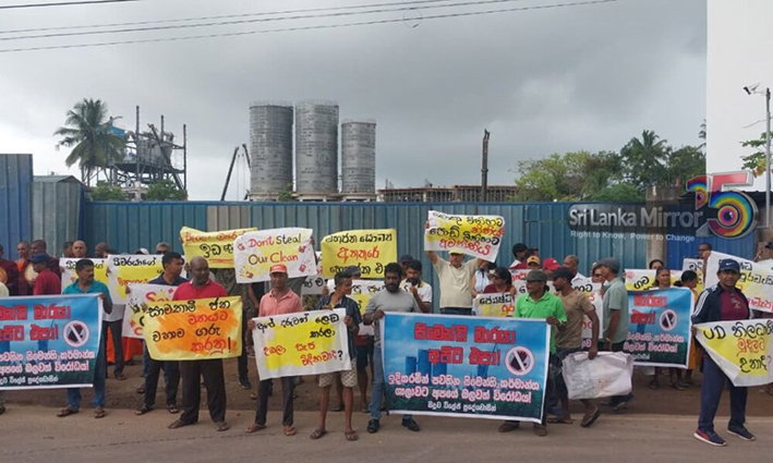 Katunayake residents rally against proposed cement factory
