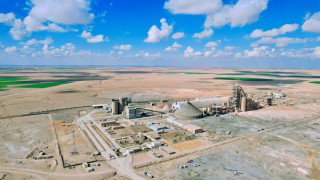 Iraq's Al-Qaim cement plant reaches full production capacity
