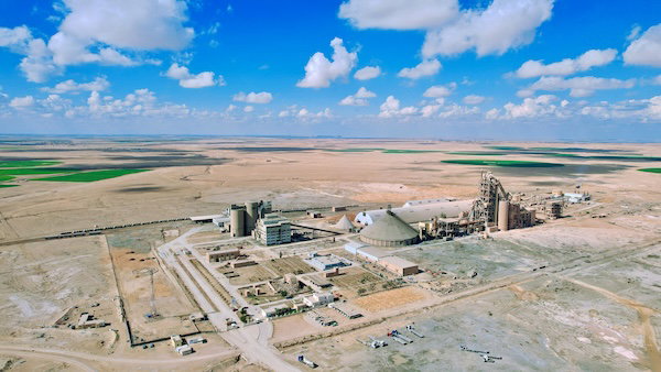 Iraq's Al-Qaim cement plant reaches full production capacity