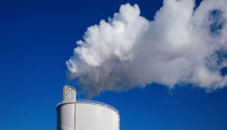 EU carbon prices post sharp fall amid political pressure over ETS reform